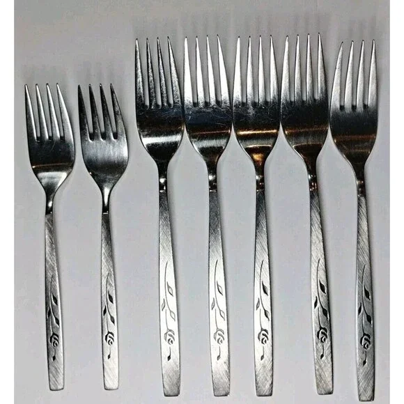 Oneida Oneidacraft Deluxe Lasting Rose 29 Forks Knives Spoons Stainless Flatware - Picture 13 of 15
